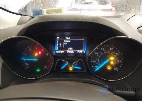 2017 Ford Escape Titanium z USA, uszkodzony, nr VIN 1FMCU9J93HUC69256